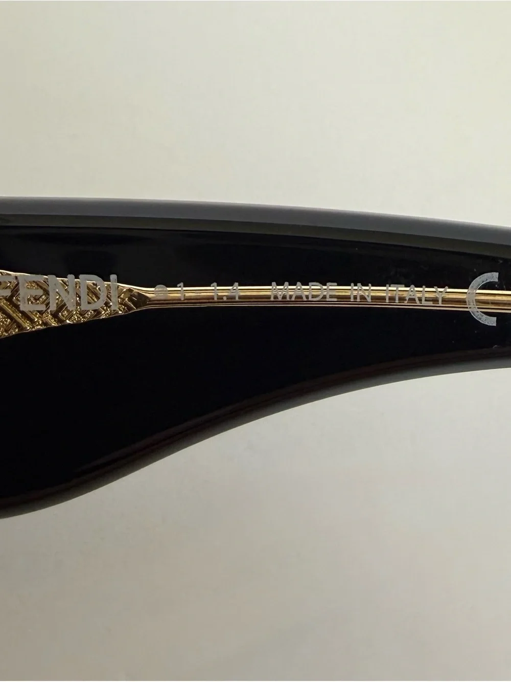 NEW!!! Fendi women black sunglasses FE40125I 01V Authentic